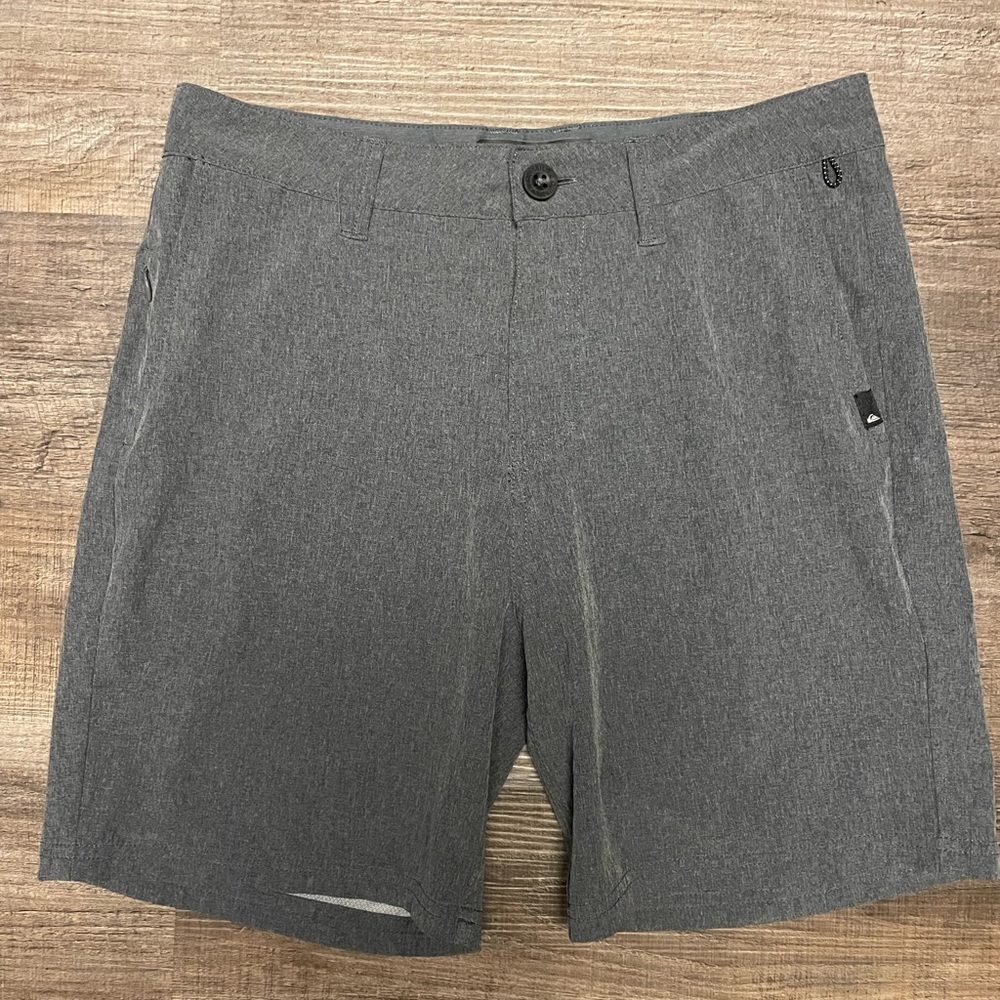 Men’s Gray Quiksilver amphibian shorts (347)